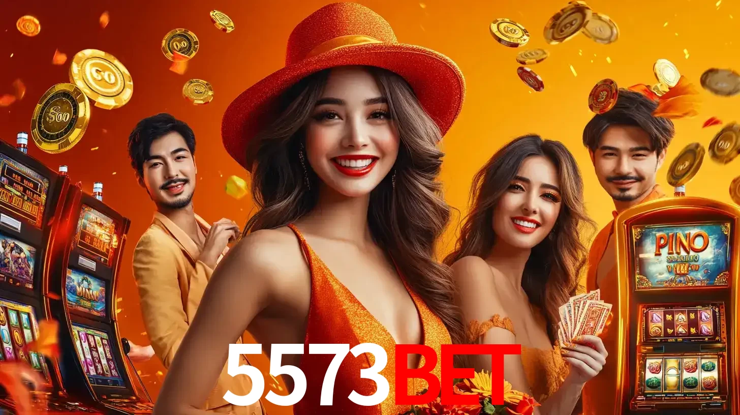 Grupo de amigos asiáticos sorrindo e se divertindo com máquinas de caça-níqueis em um ambiente festivo, celebrando suas vitórias nos jogos de cassino do 5573bet.